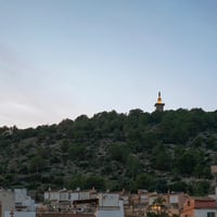 Modern exterior with infinity pool, large windows, and lush gardens. Minimalist architecture and manicured landscaping.