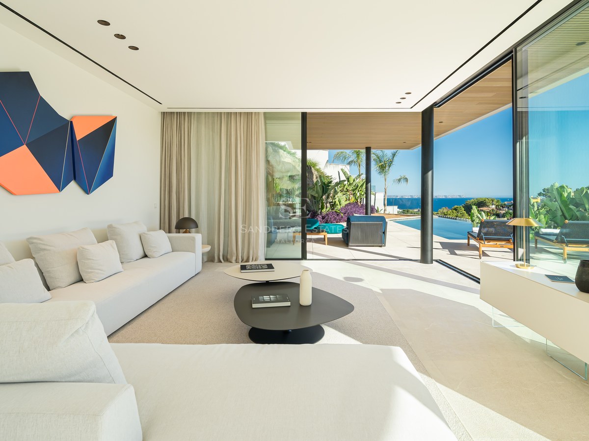 Spacious terrace with infinity pool and panoramic views. Modern and minimalist furniture. Ideal for relaxation and leisure.