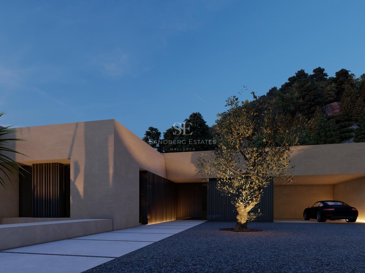 Exterior de villa minimalista al anochecer con fachada arena, olivo iluminado y coche en garaje abierto.
