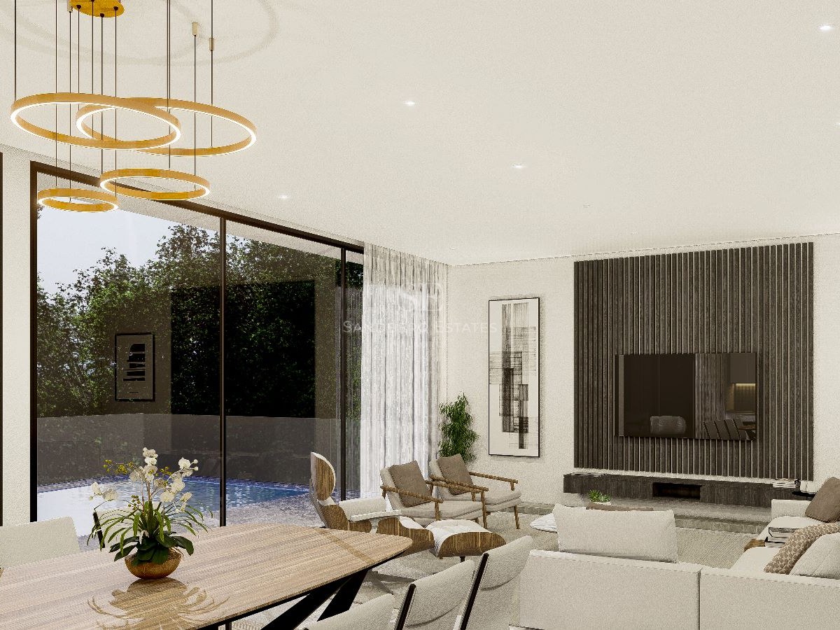 Salón moderno con grandes ventanales, zona de comedor de madera y vistas directas a la piscina exterior.