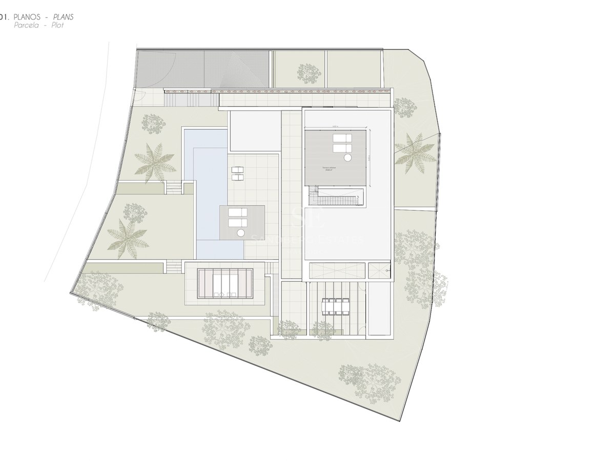 Plan architectural en vue de dessus montrant l'aménagement d'une villa moderne avec piscine, terrasses et jardins.