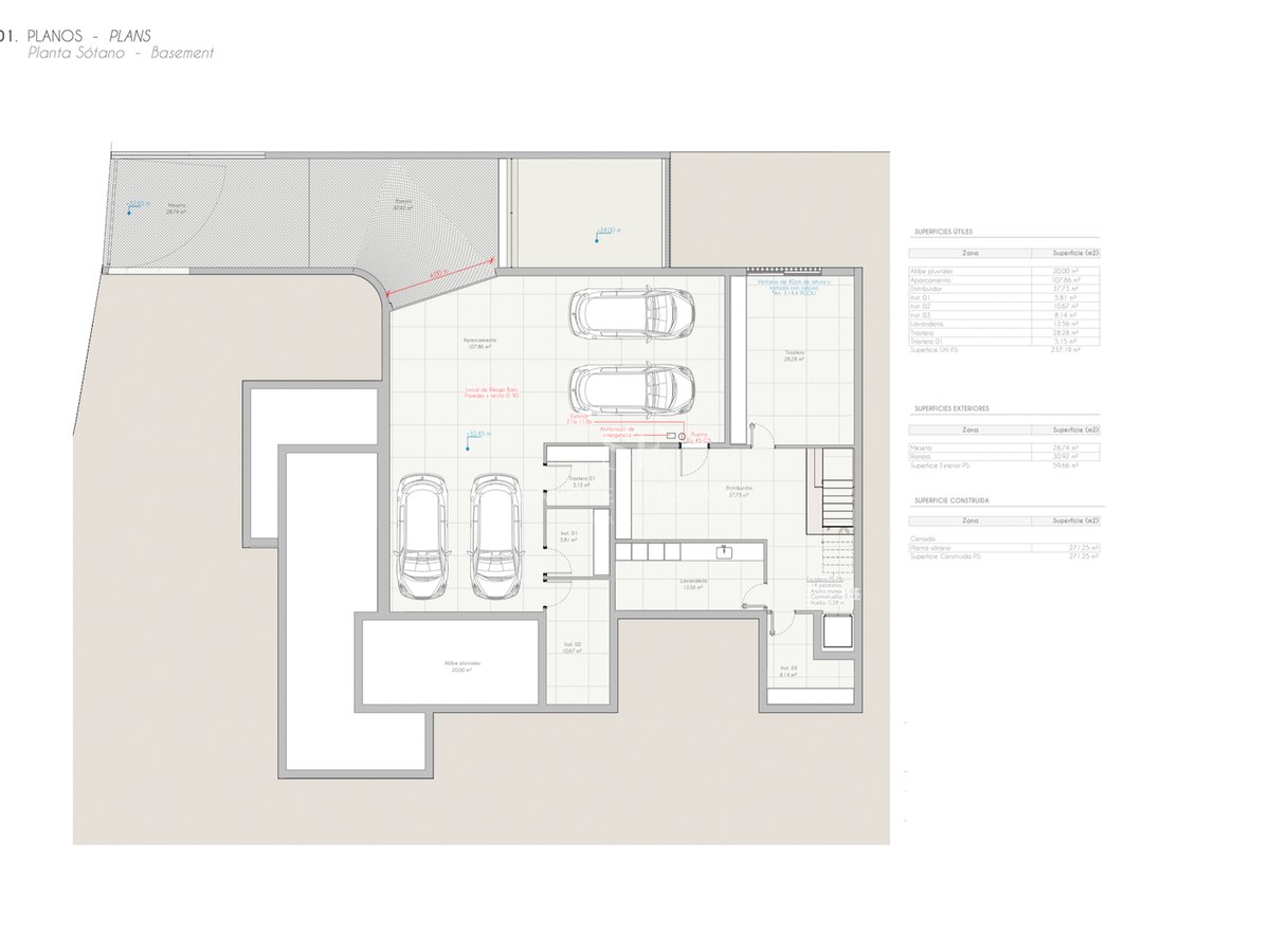 Plan d'architecte du sous-sol d'une villa comprenant un garage pour quatre voitures, des locaux techniques et un ascenseur.