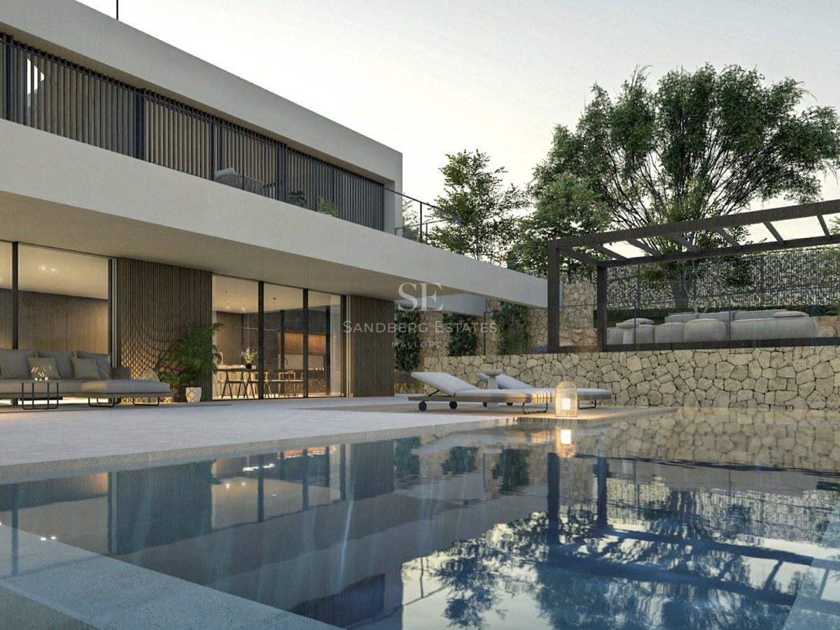 Piscine moderne avec reflets, transats, façade de villa contemporaine avec murs en pierre naturelle au crépuscule.