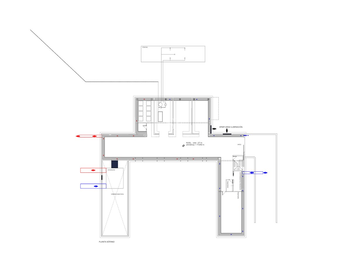 2D-Architekturplan des Kellers mit Darstellung von Lagerräumen, Technikräumen und Poolbereich.
