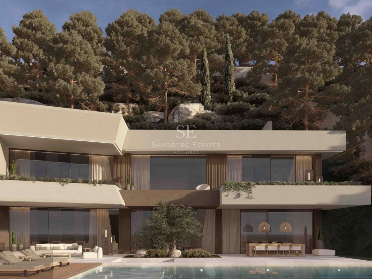 Villa moderna de dos plantas con grandes ventanales y piscina frente a un denso bosque de pinos.