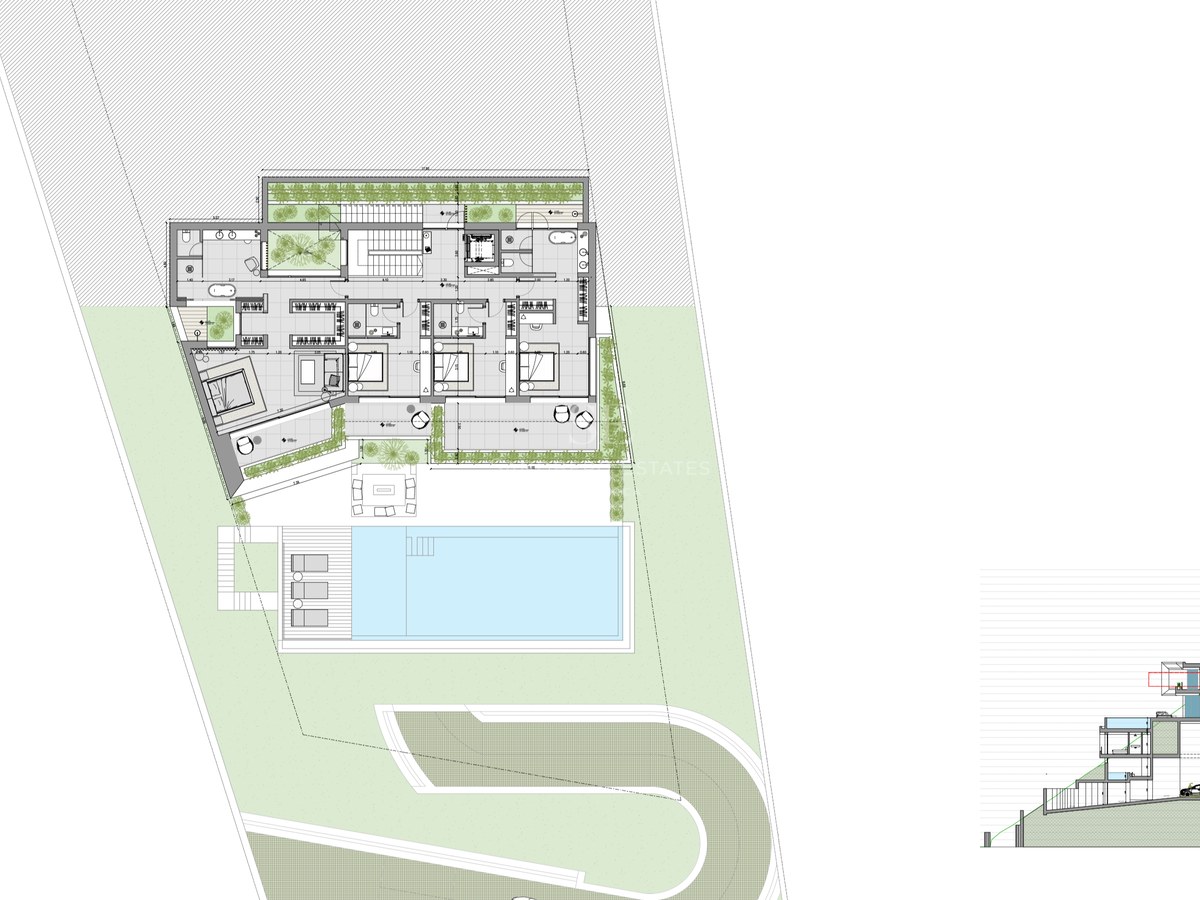 Plano arquitectónico y sección lateral de una villa moderna de varios niveles con piscina infinita y jardines.
