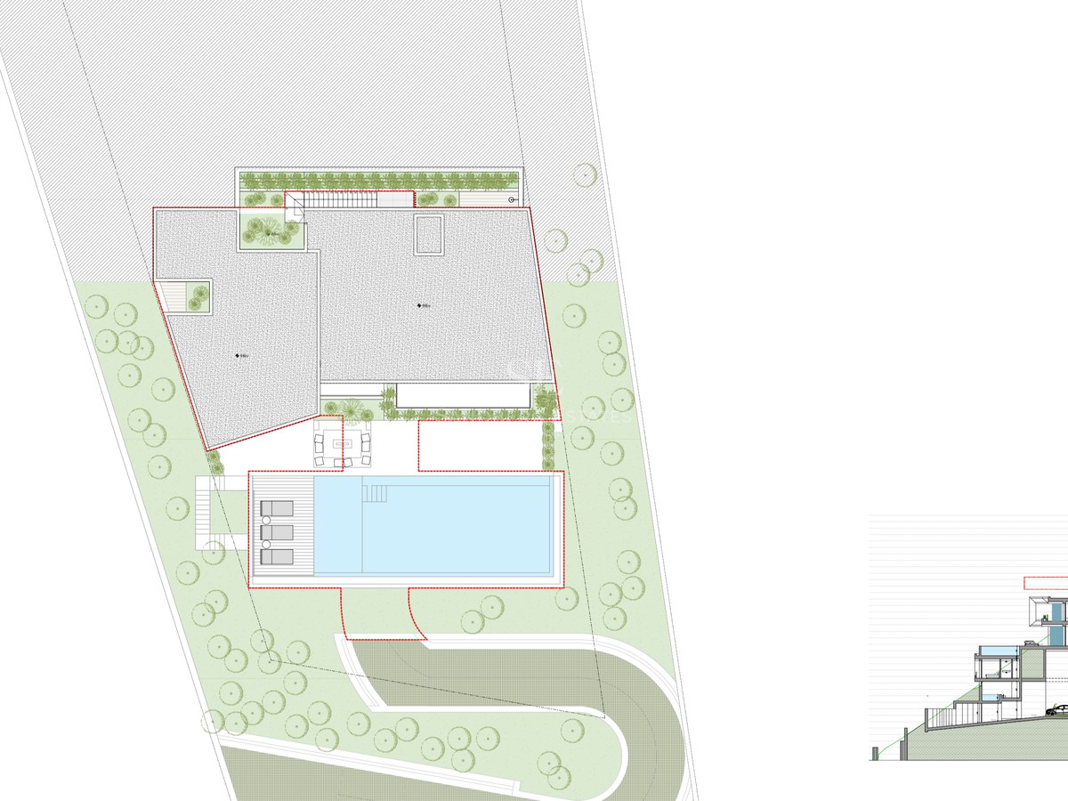 Plano del sitio que muestra la distribución de una villa de lujo con piscina y sección del diseño en pendiente.