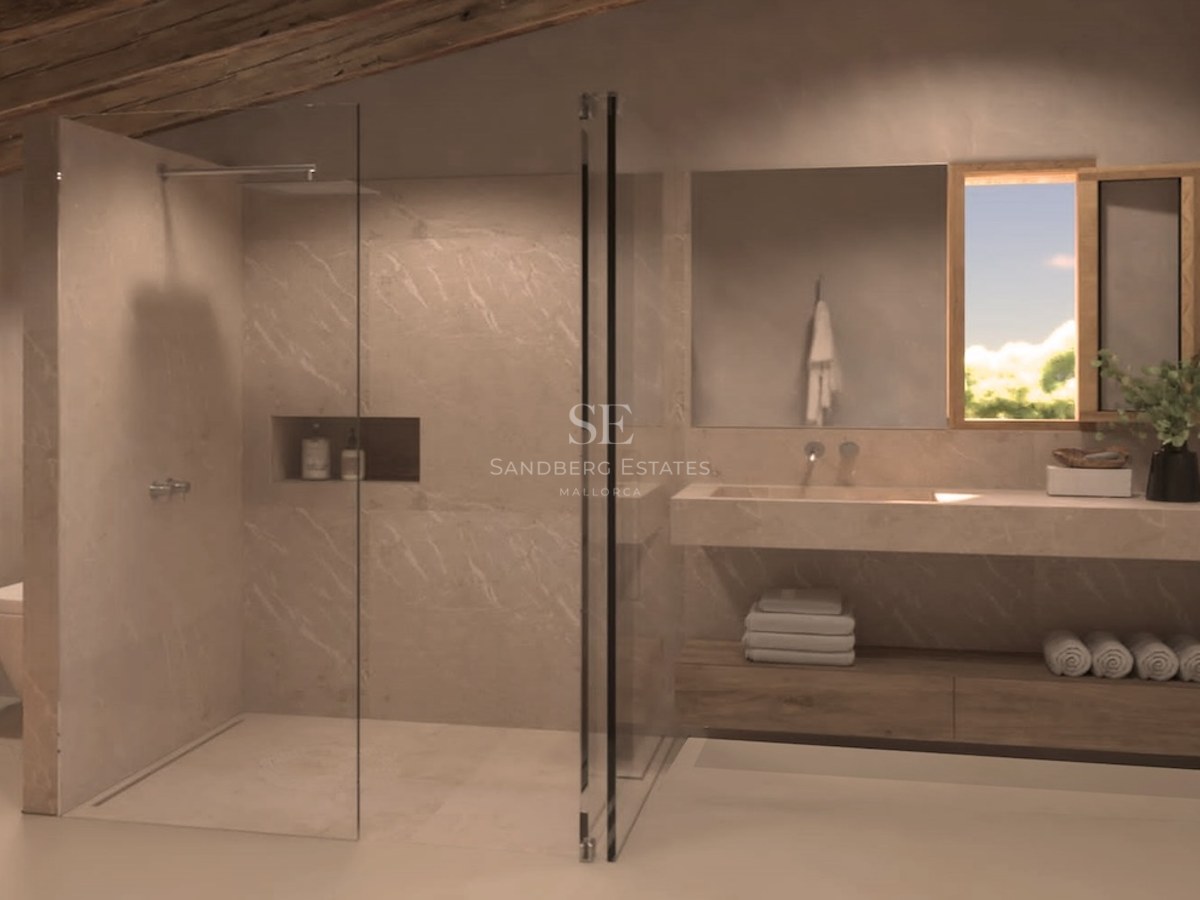 Zeitgenössisches Badezimmer mit großer Glasdusche, Steinwaschtisch und rustikalen Deckenbalken aus Holz.