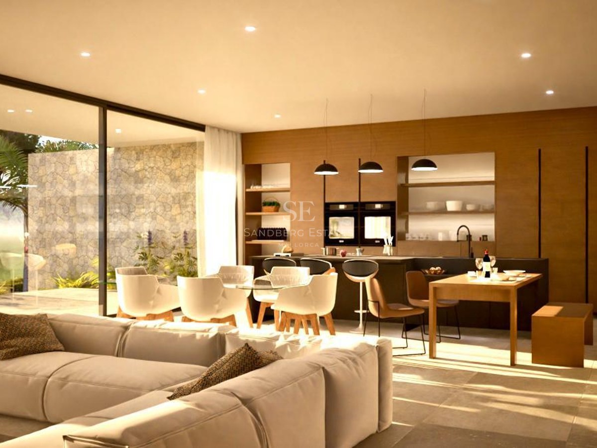 Rymligt modernt vardagsrum med beige soffa, matplats och stora glaspartier mot trädgården.