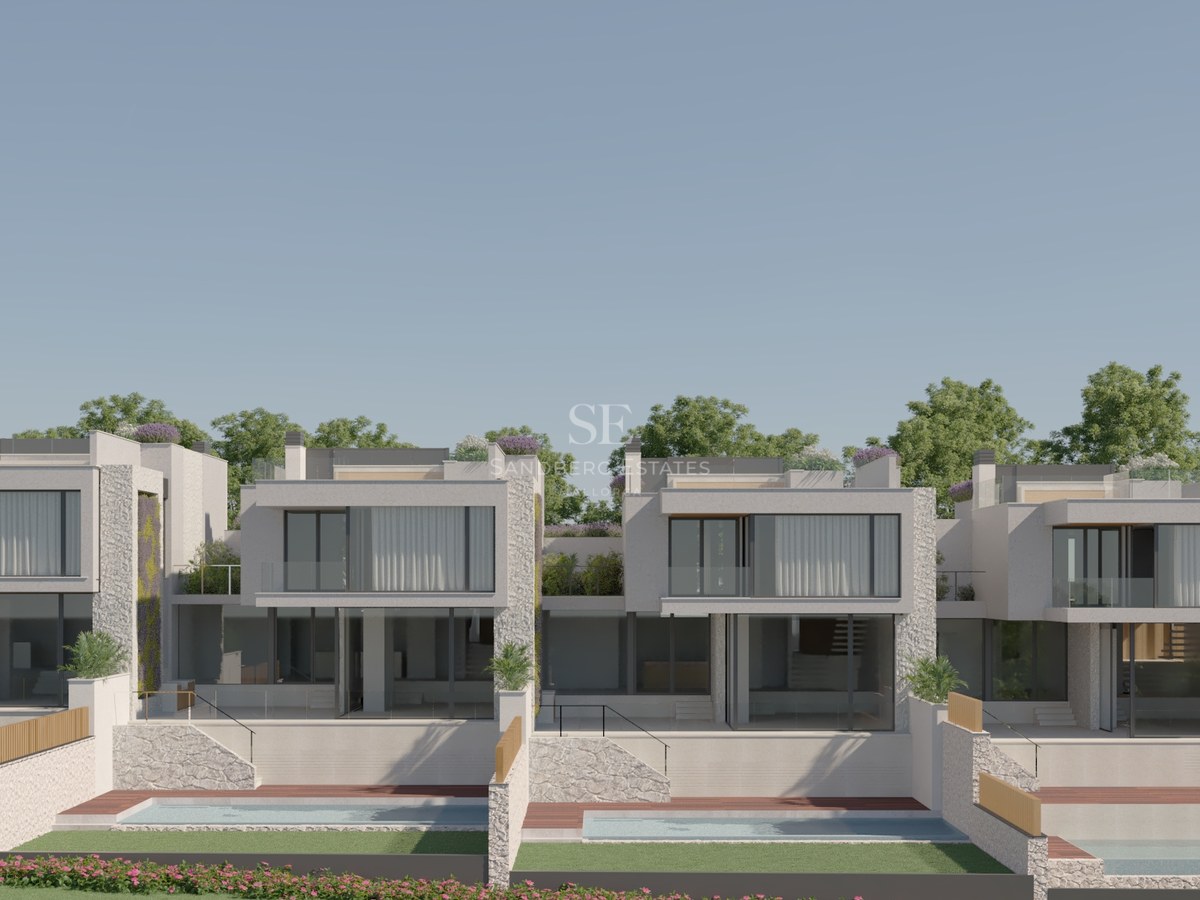 Vue extérieure de deux villas blanches modernes avec de grandes baies vitrées, des accents en pierre et des piscines.