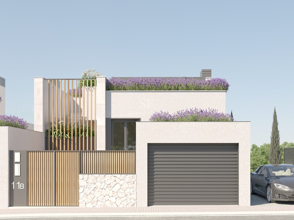 Villa blanche moderne avec lattes en bois, murs en pierre et jardins de lavande sur le toit.