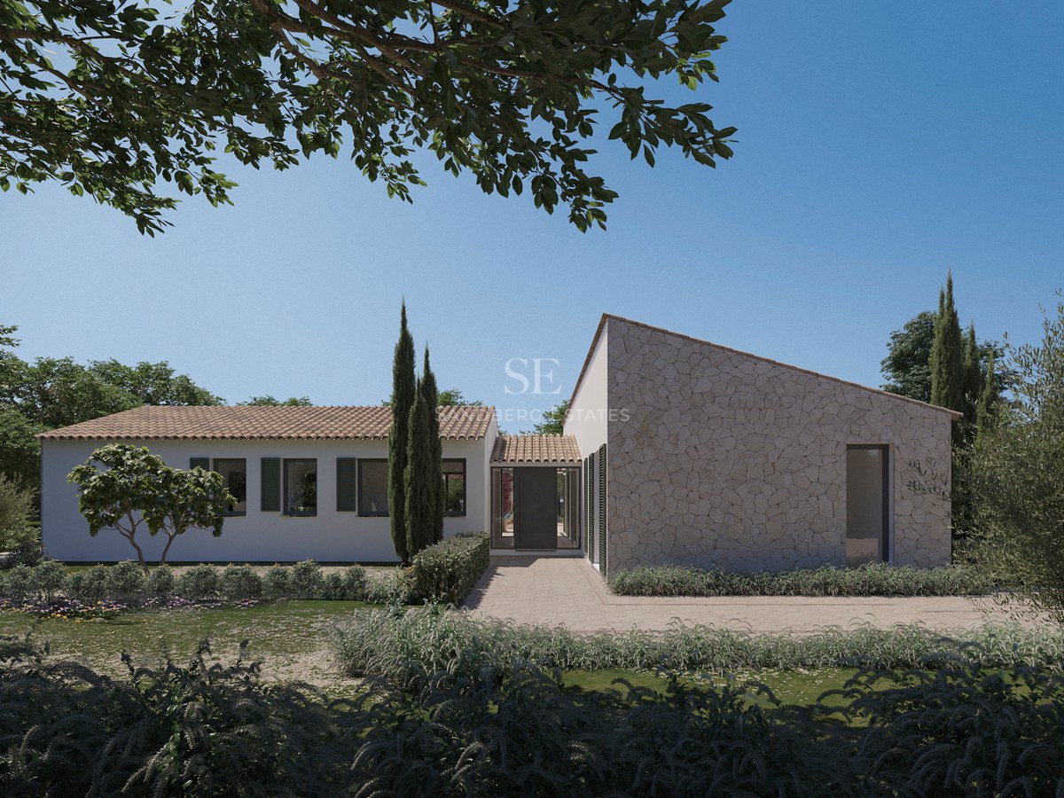 Außenansicht einer luxuriösen mediterranen Villa mit Steinwänden, weißem Putz und grünen Fensterläden.