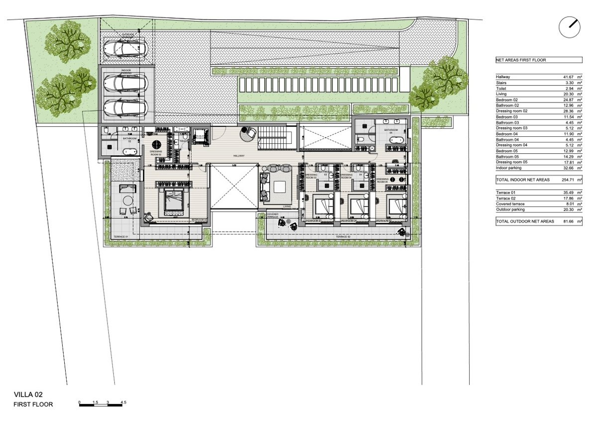 Plan architectural du premier étage montrant quatre chambres avec salles de bains, un salon et de vastes terrasses.
