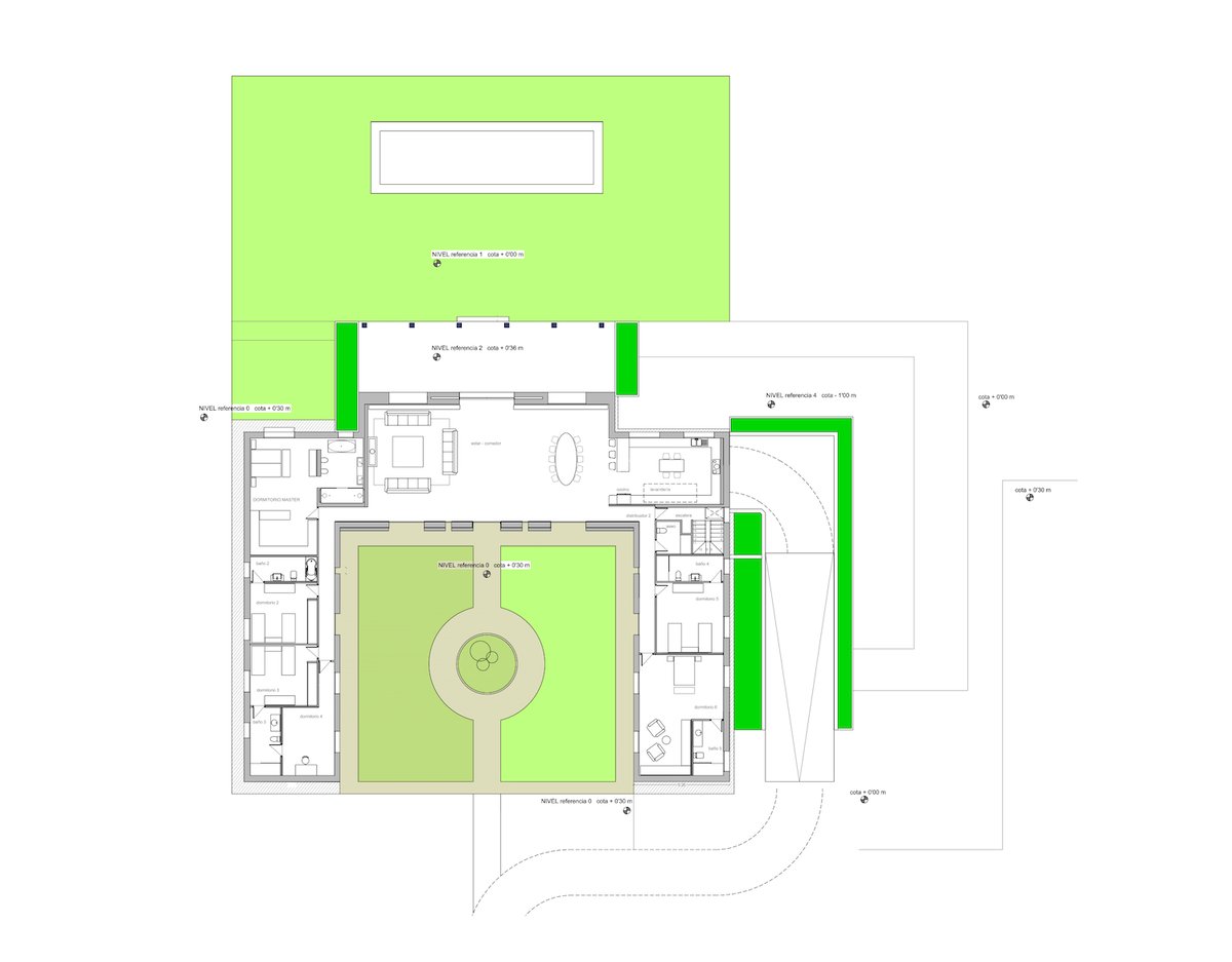 Plan d'architecture 2D montrant un patio central, six chambres, une piscine et des espaces de vie décloisonnés.