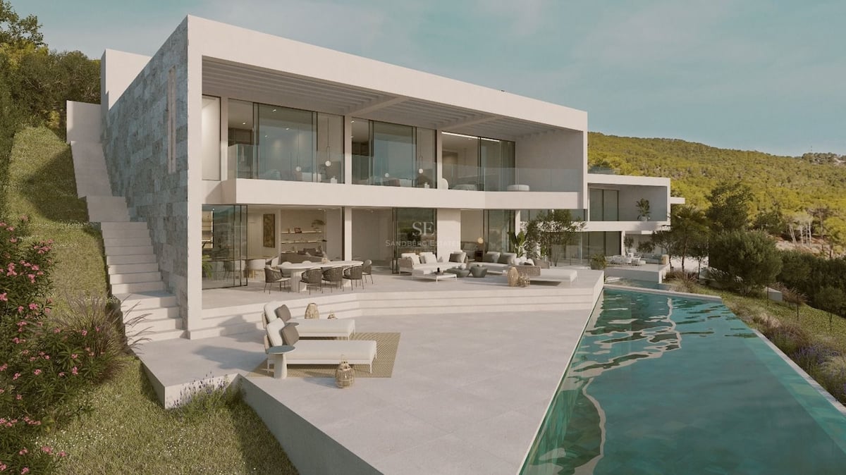 Villa blanche moderne avec piscine à débordement et grande terrasse surplombant des collines verdoyantes.