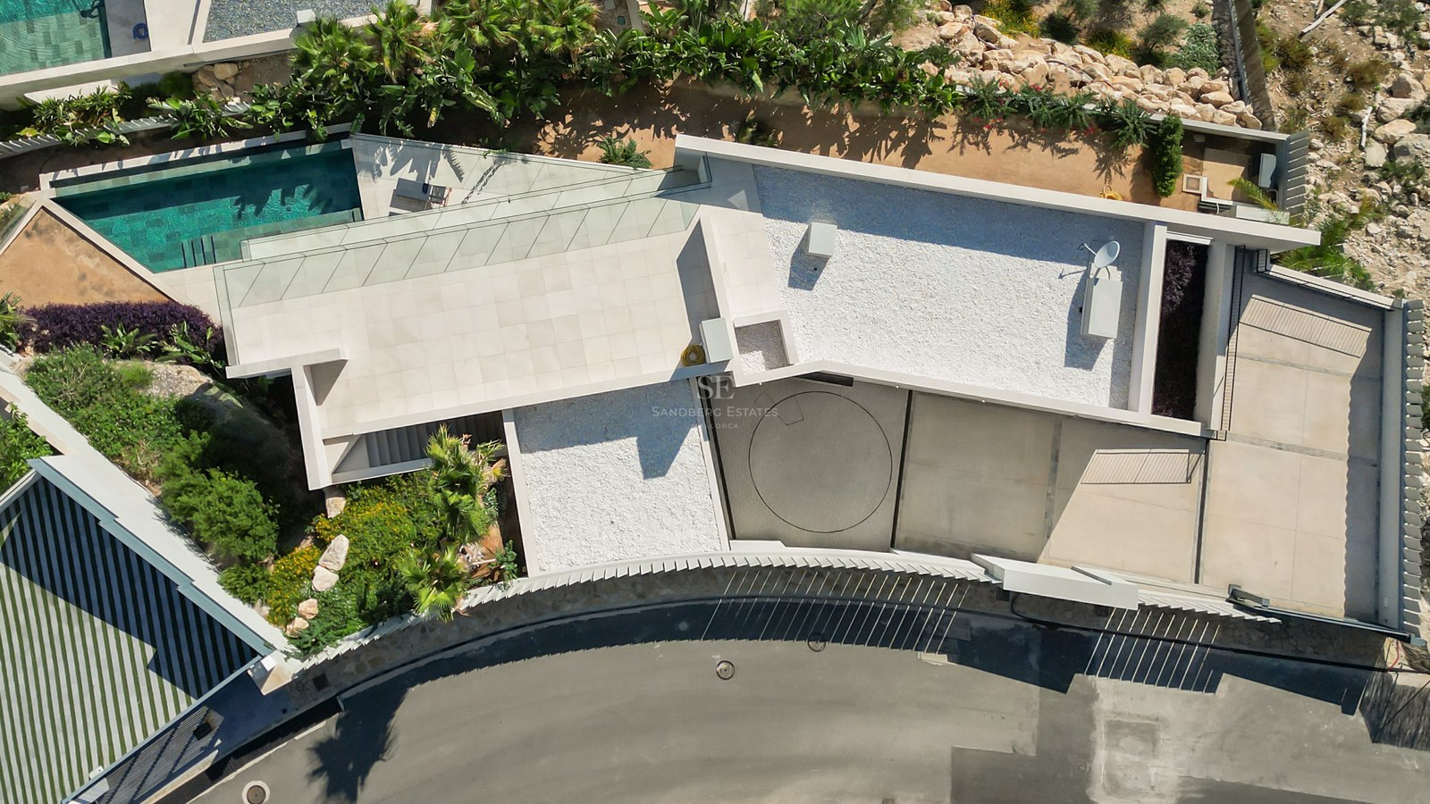 Spacious terrace with pool, elegant furniture, panoramic views, and modern architecture. Minimalist design and high-quality finishes.