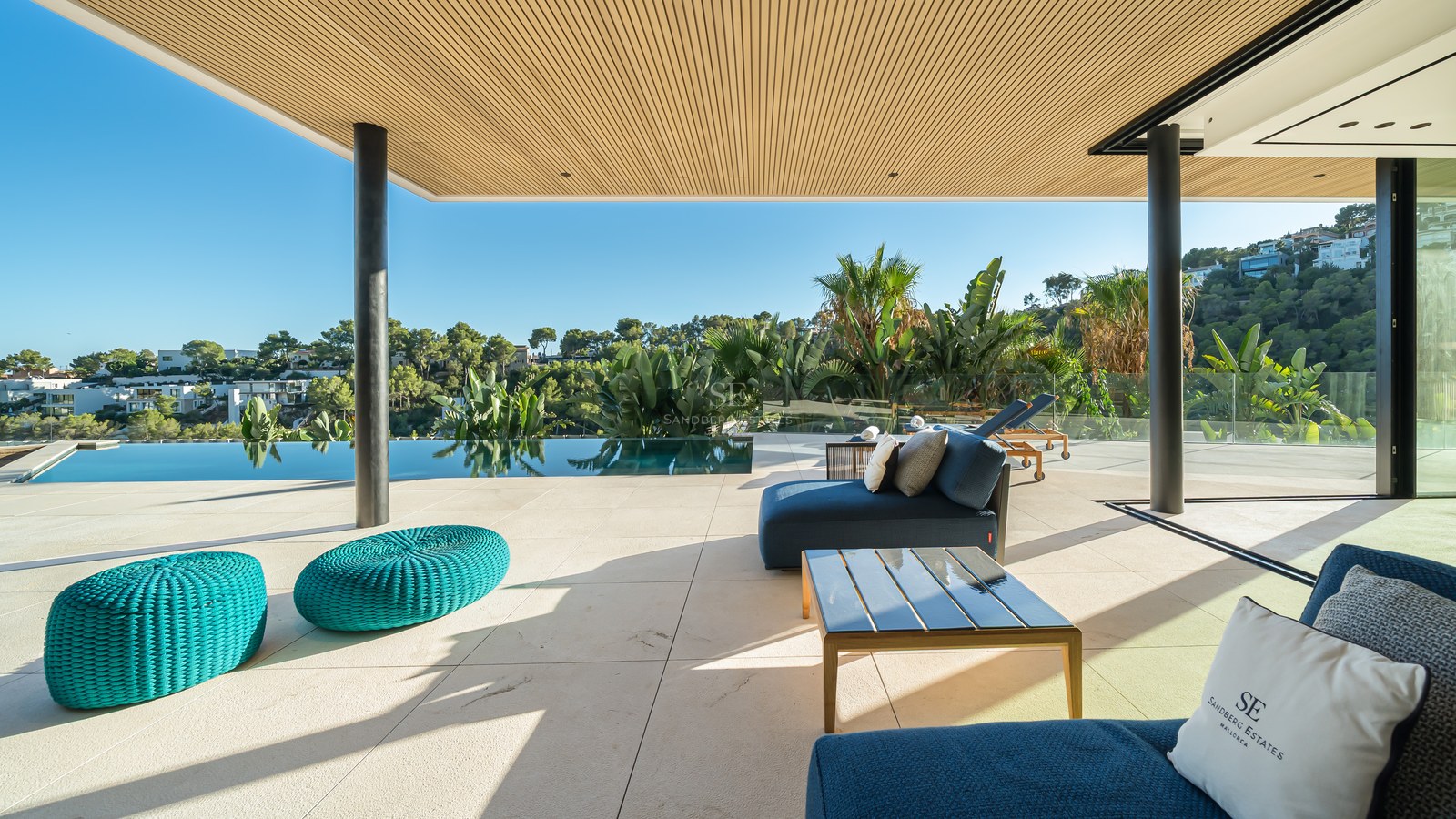 Exterior of a modern villa with pool, lush garden and elegant architecture. Spacious and bright spaces. Contemporary design.