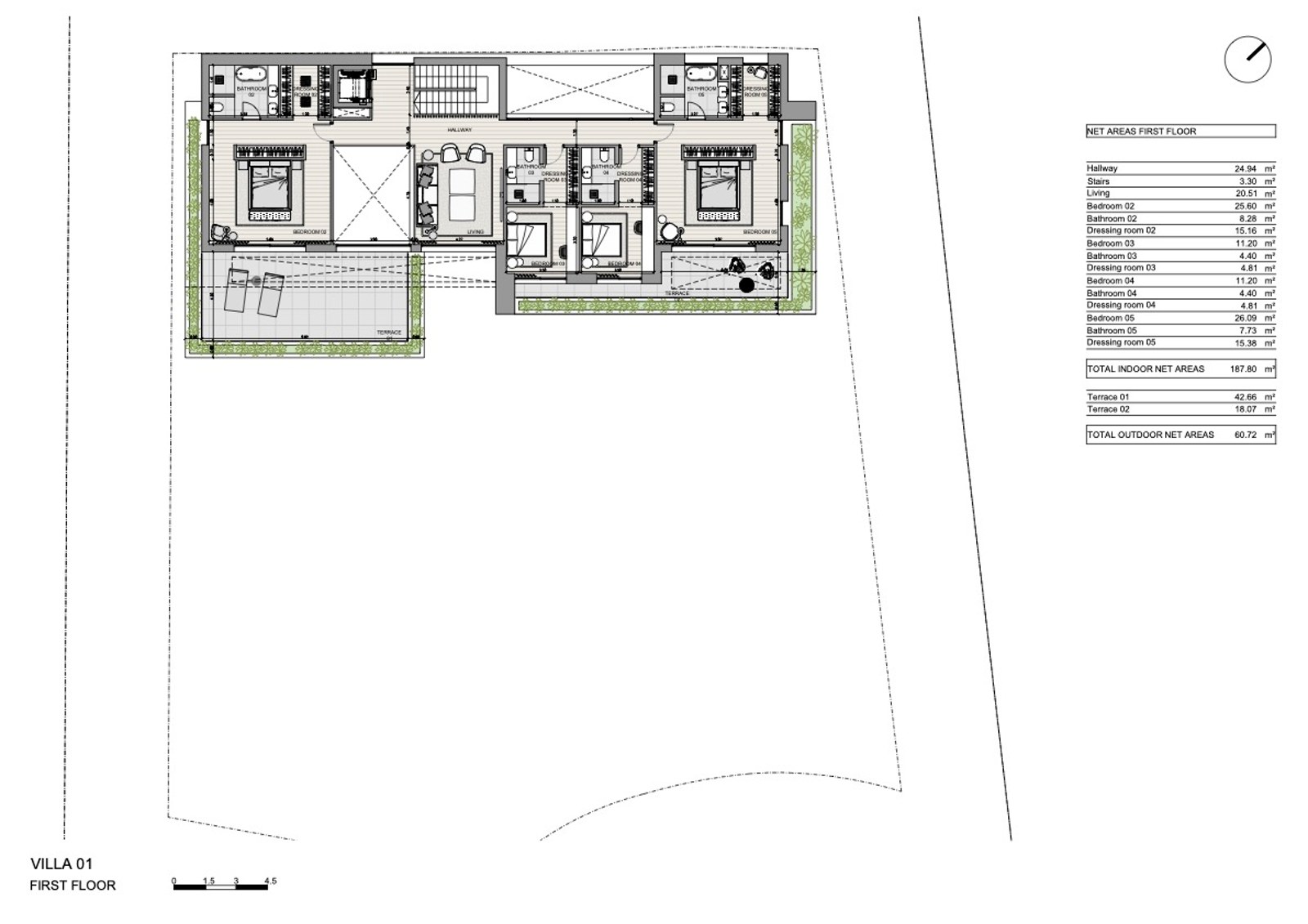 Arkitektonisk planritning över första våningen med fyra sovrum, en-suite badrum och stora terrassytor.