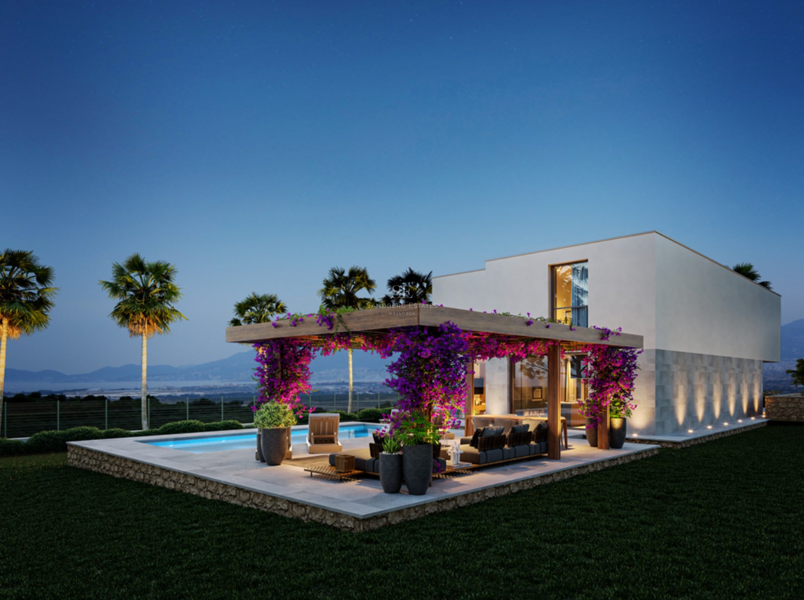 Villa de luxe de nuit avec piscine, pergola en bois fleurie, palmiers et vue sur les montagnes au loin.