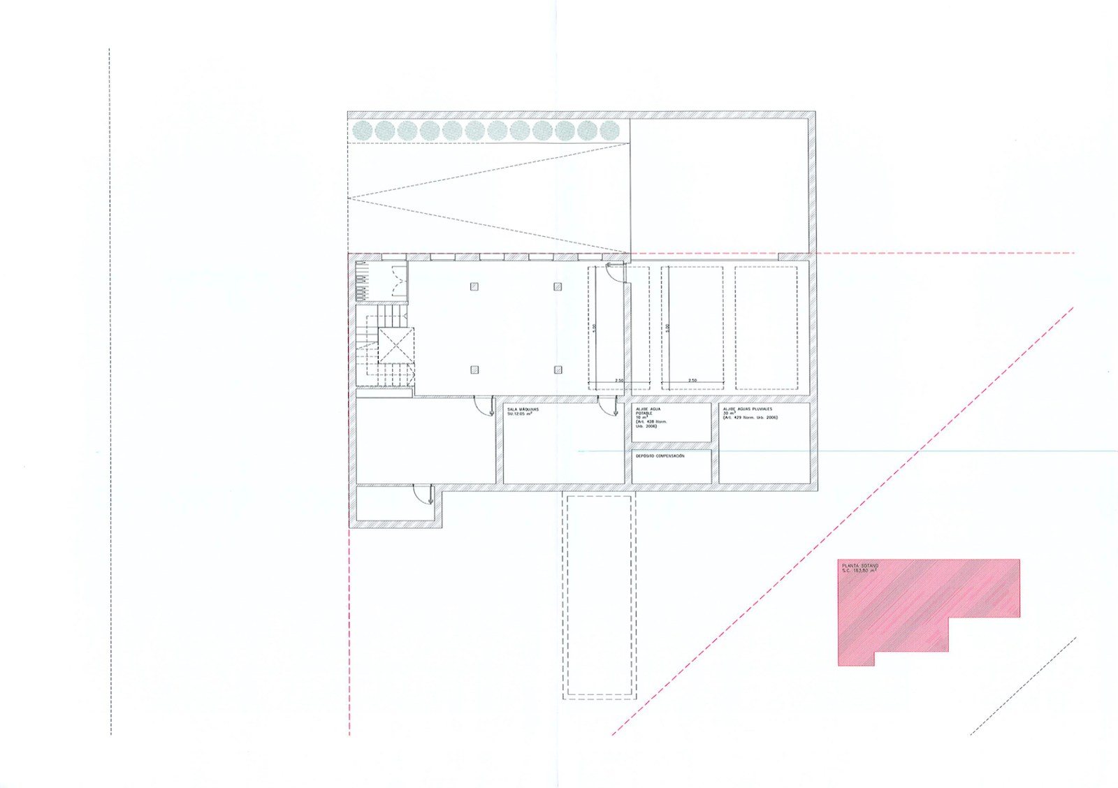 Plan technique du sous-sol illustrant le garage, la salle des machines et les réservoirs d'eau.