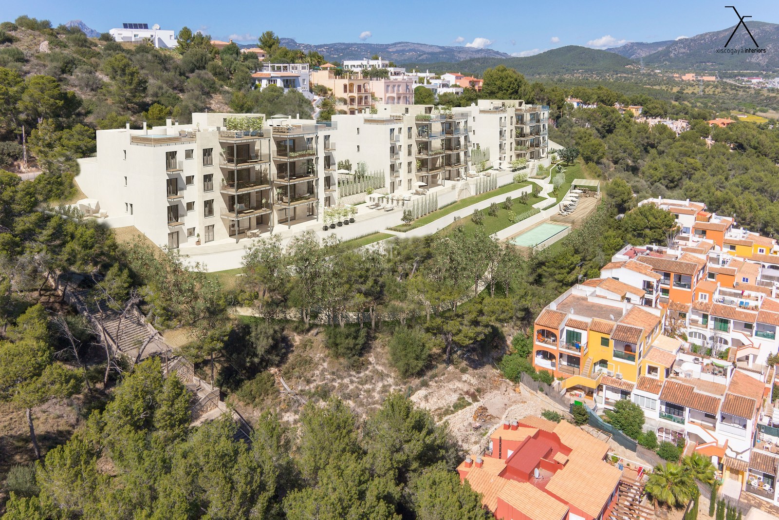 Vue aérienne d'un complexe d'appartements moderne sur une colline avec terrasses privées et piscine commune.