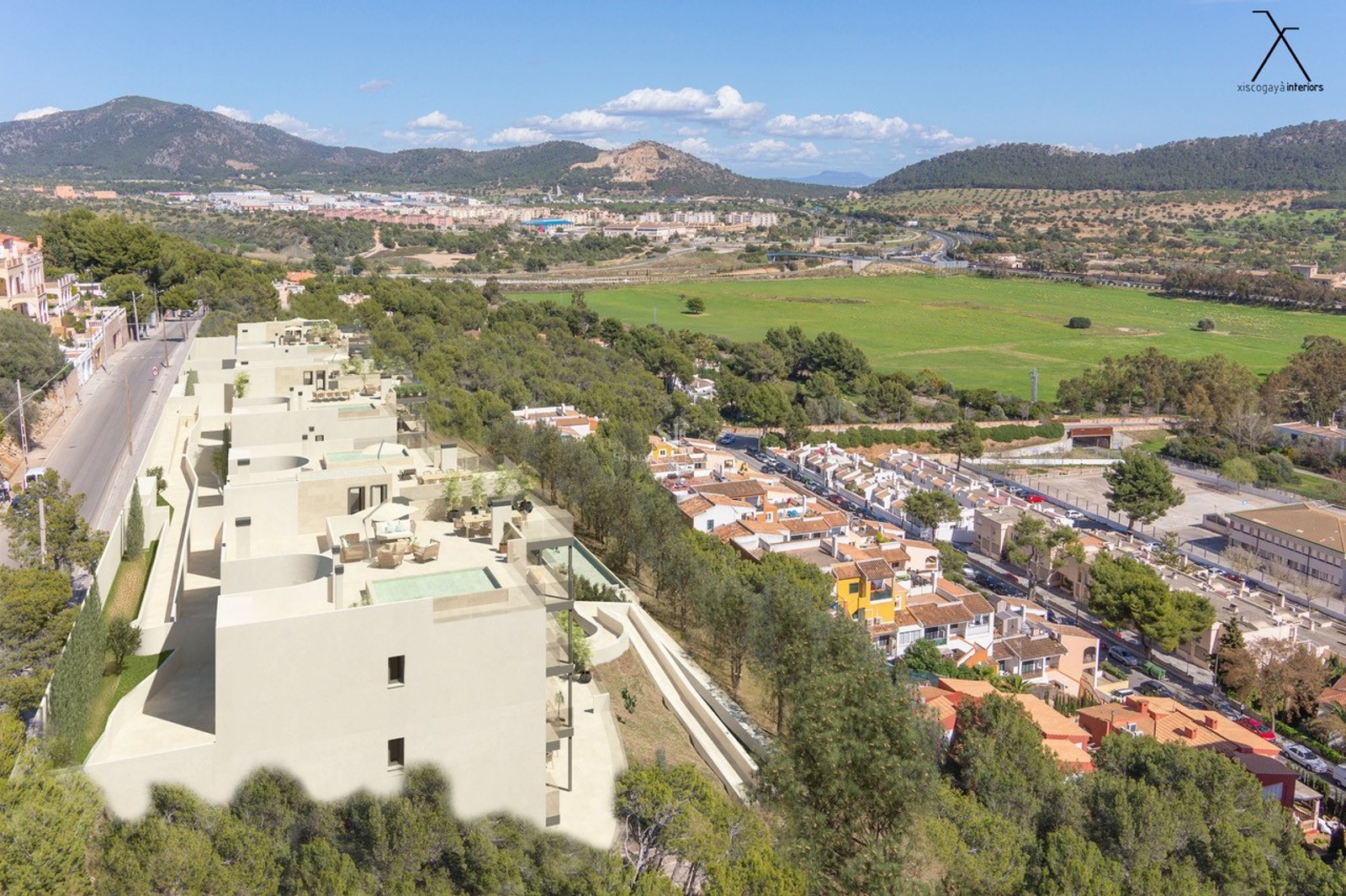 Rendu aérien d'un complexe résidentiel moderne entouré de pins avec vue sur les montagnes et la vallée.