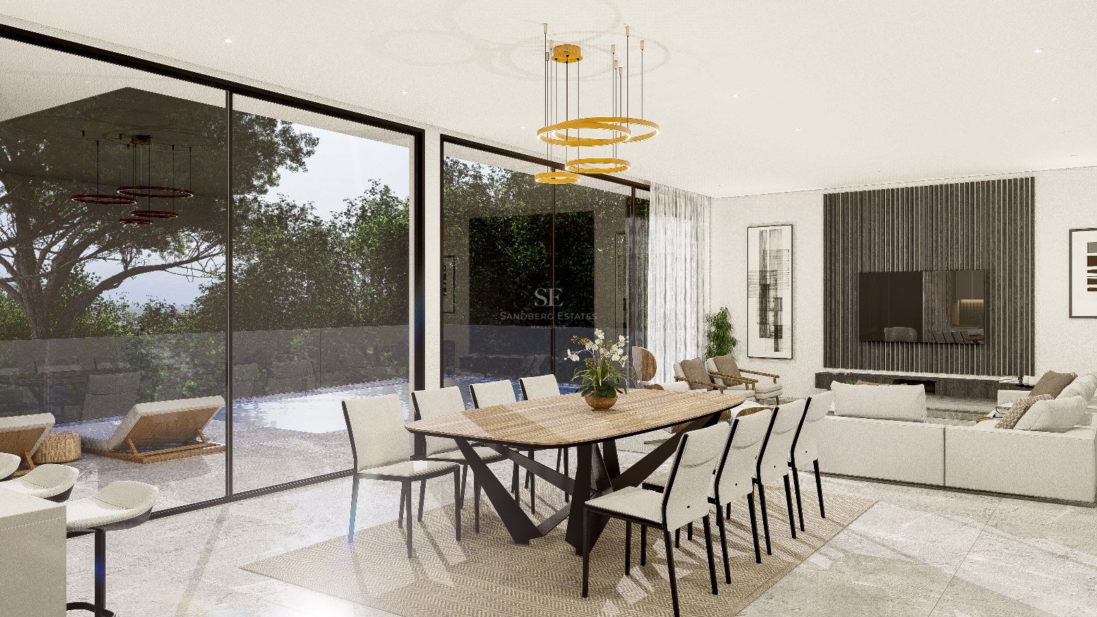 Comedor moderno con mesa de madera, lámpara dorada y ventanales de suelo a techo con vistas a la piscina y jardín.
