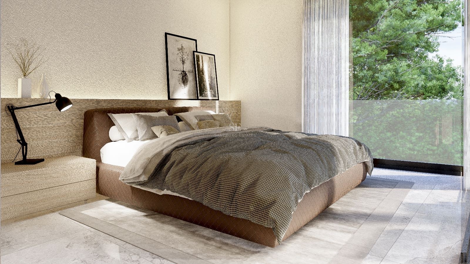Dormitorio moderno con cama marrón y ventanales de suelo a techo con vistas a árboles frondosos.