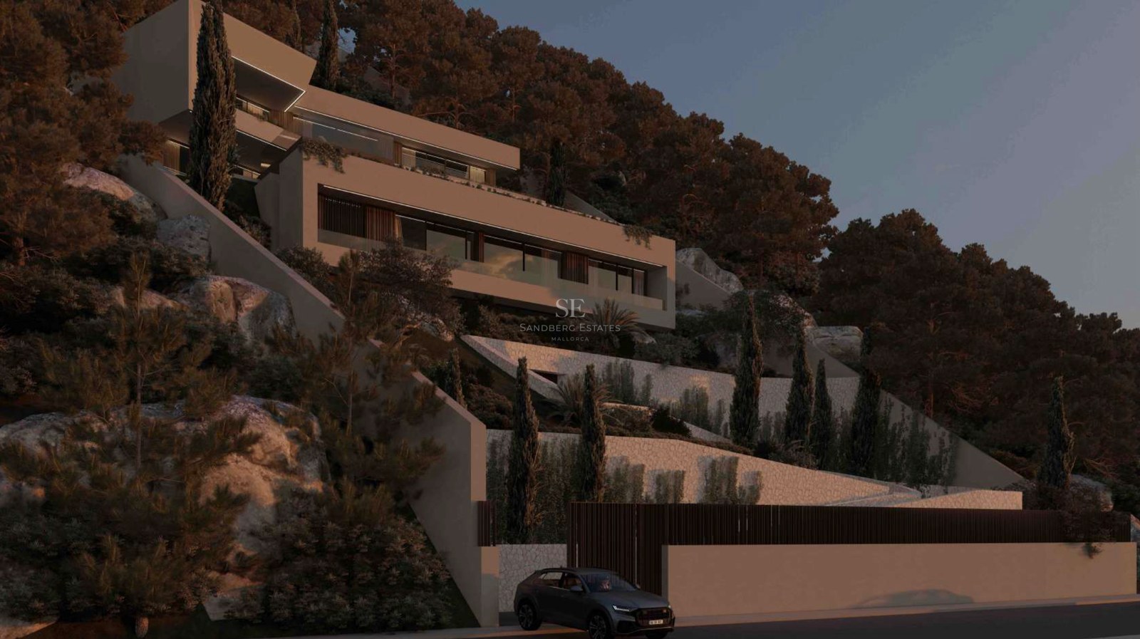Villa moderna de varios niveles integrada en una ladera rocosa con pinos y terrazas de piedra al atardecer.