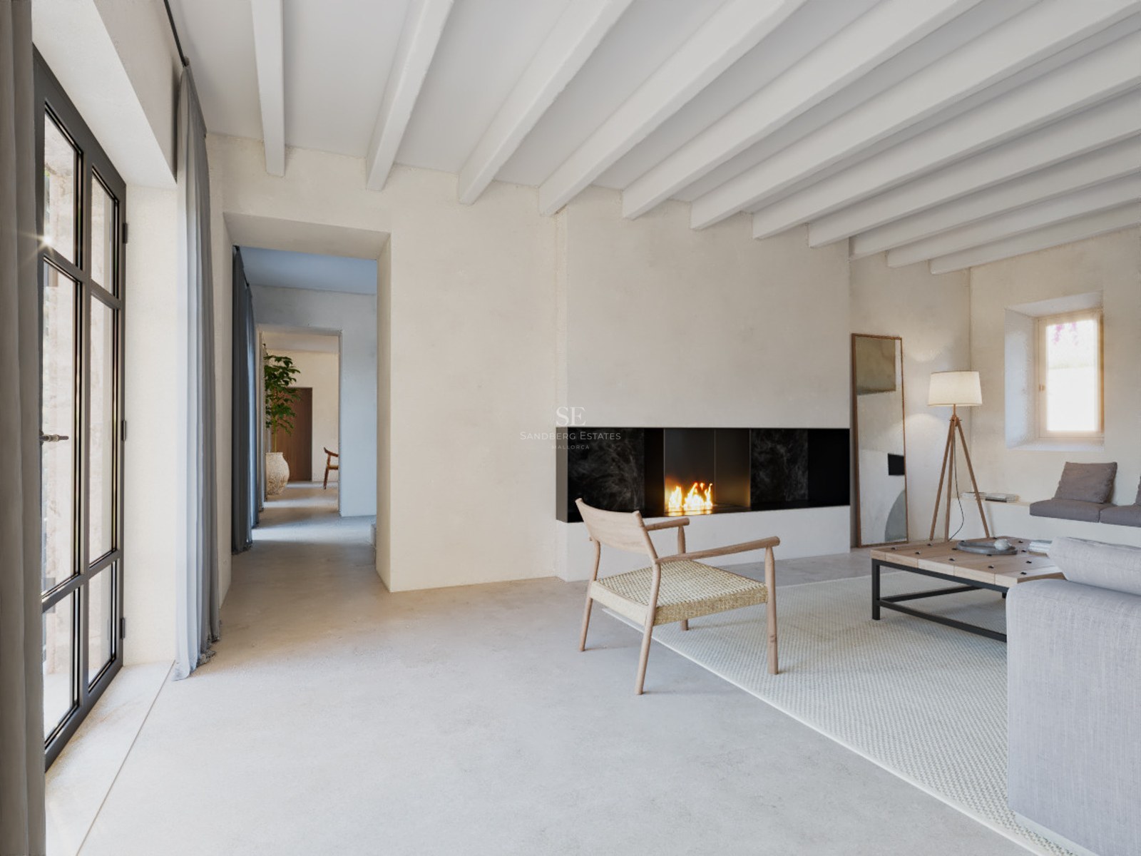 Helles Wohnzimmer mit modernem schwarzen Kamin, weißen Deckenbalken und einem Designer-Holzstuhl.