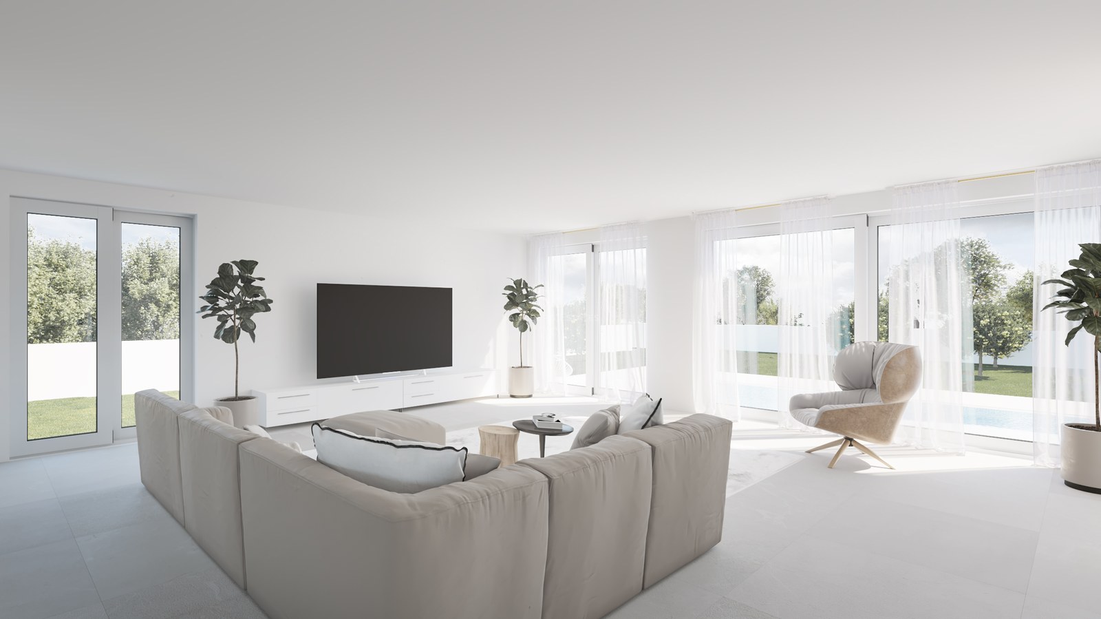Helles Wohnzimmer mit beigem Sofa, großen Fenstern und Blick auf den Garten mit Pool.