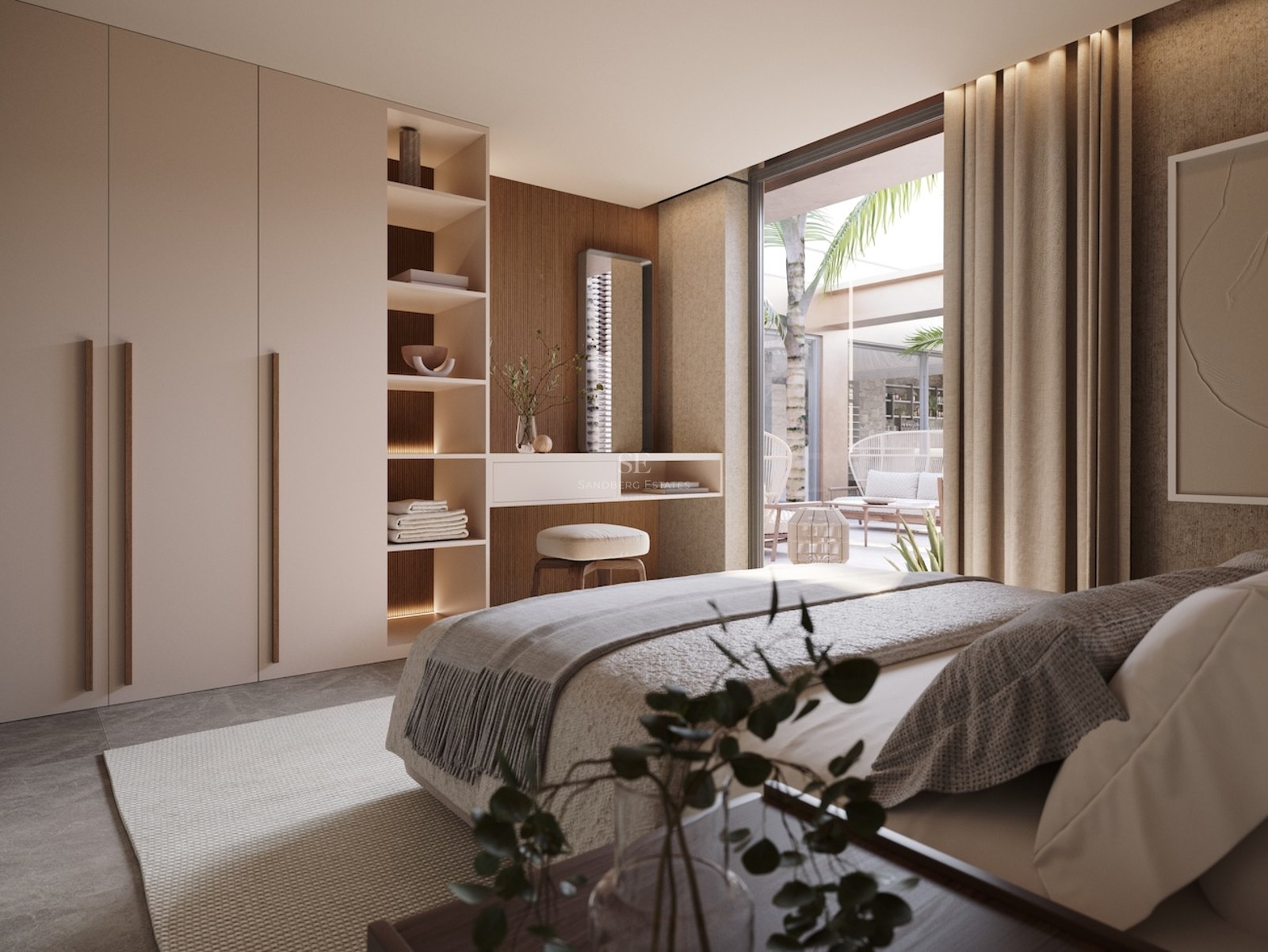 Chambre moderne avec armoires beige, coiffeuse intégrée et baies vitrées ouvrant sur un patio ensoleillé.