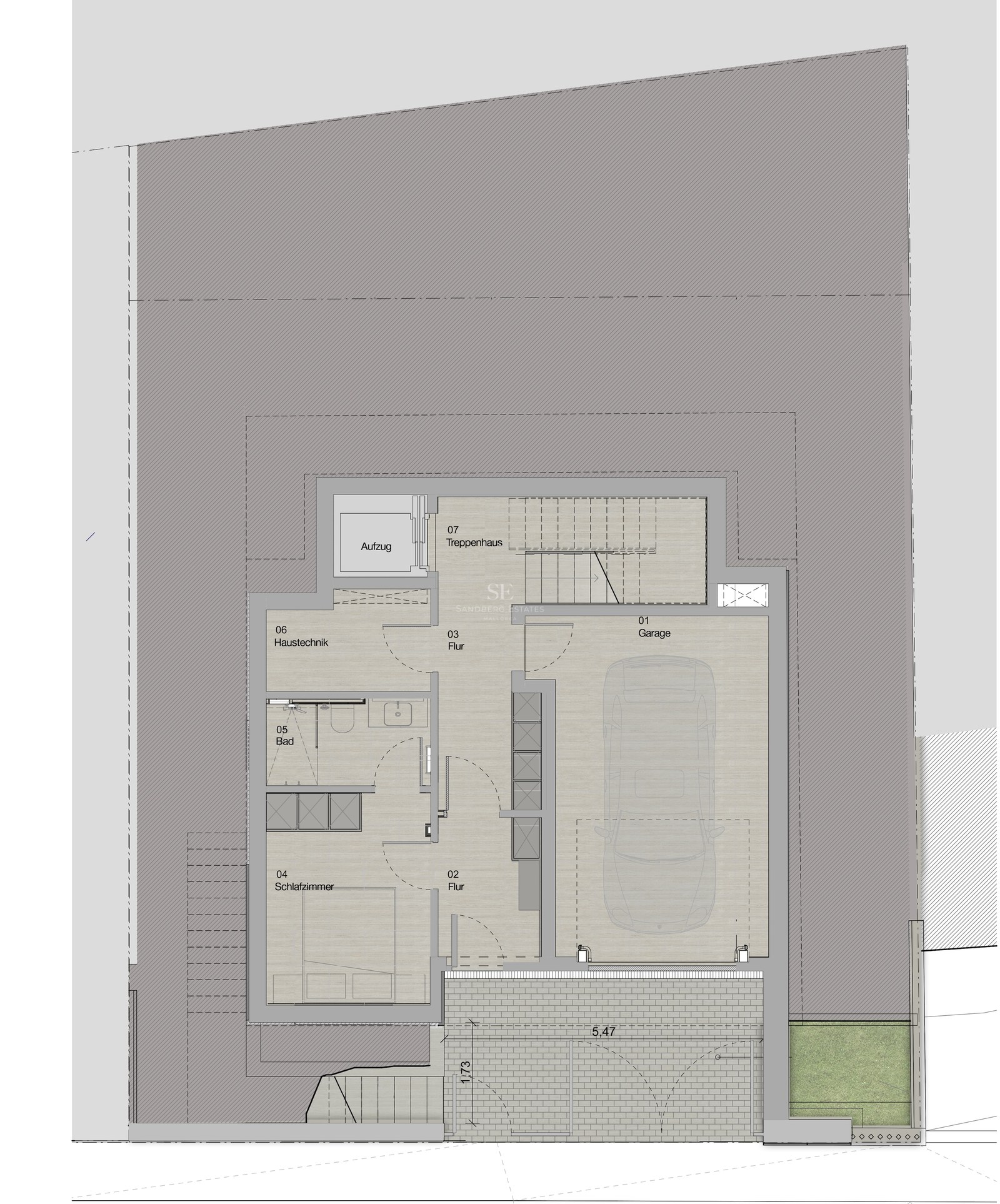 Plan d'architecte d'un niveau inférieur comprenant un garage, une chambre, une salle de bain et des escaliers.