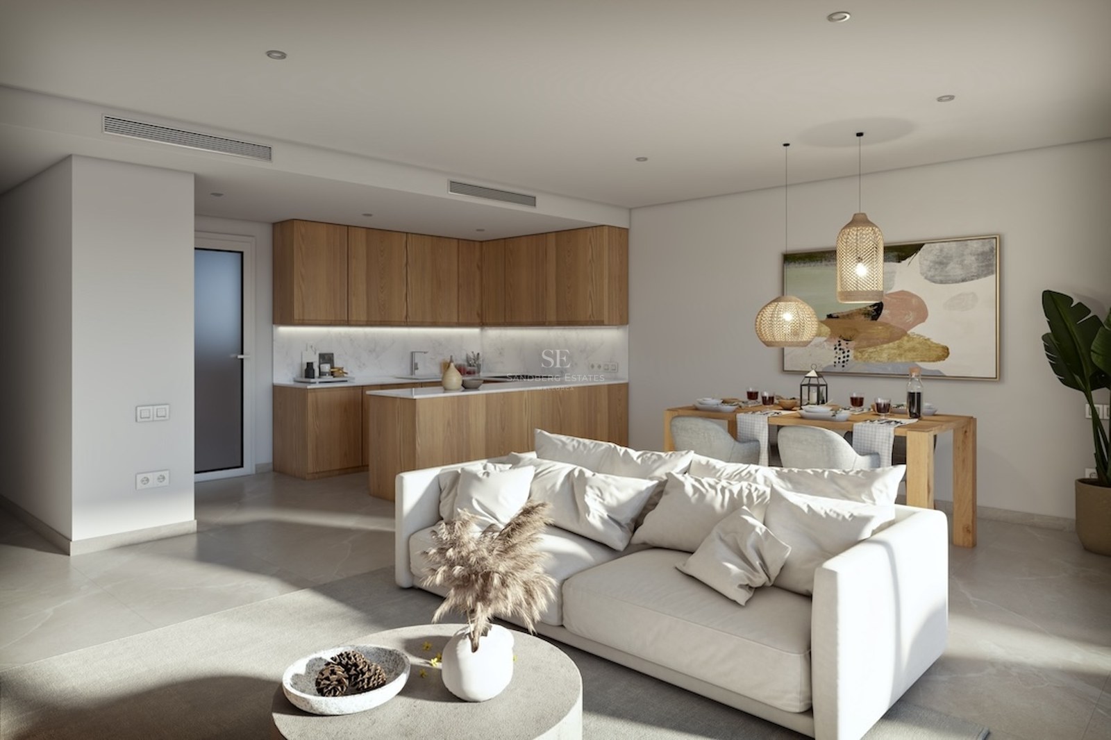 Espacio luminoso de concepto abierto con sofá blanco, cocina de madera y comedor con lámparas de mimbre.