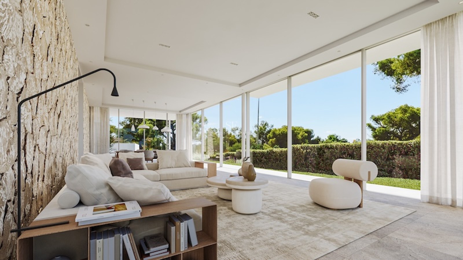 Salon minimaliste spacieux avec baies vitrées toute hauteur, canapé modulable crème et vue sur le jardin.
