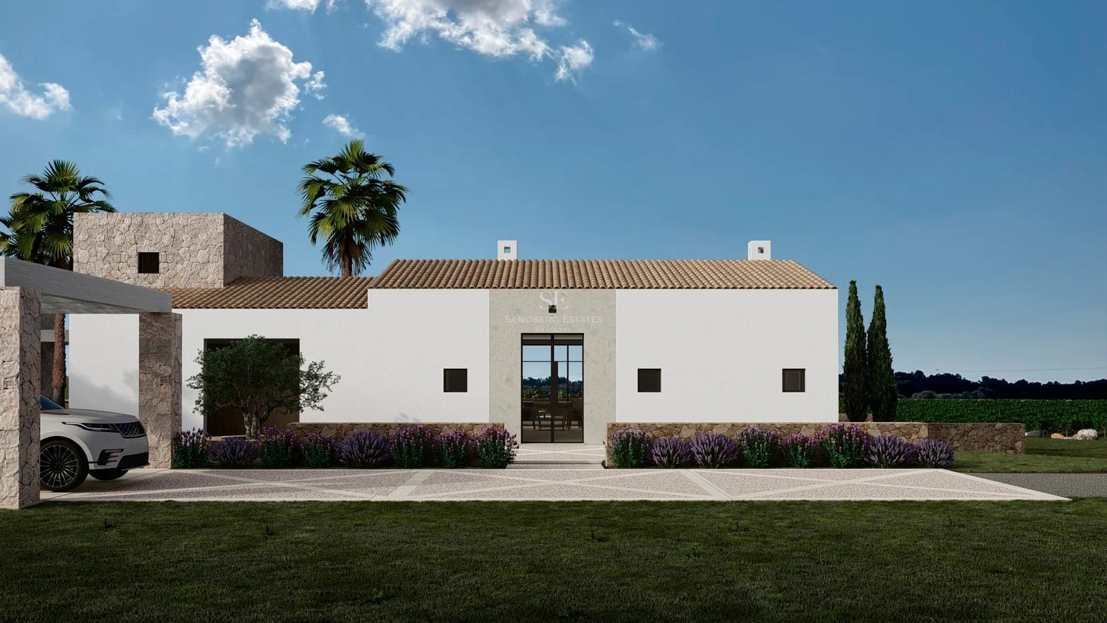 Vue extérieure d'une villa blanche moderne avec accents en pierre, toit en tuiles et lavande sous un ciel bleu.