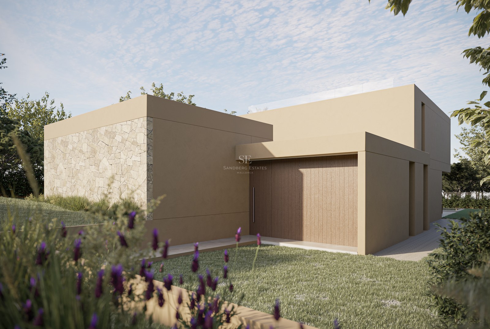 Exterior de villa contemporánea con muro de piedra natural, revoco arena y puerta de madera junto al césped.