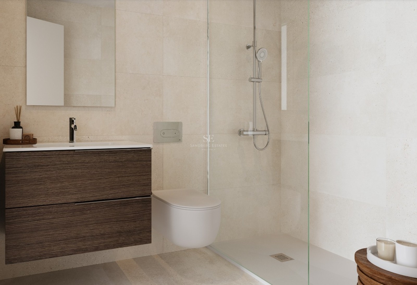 Salle de bain moderne comprenant un meuble suspendu en bois sombre, des toilettes murales et une douche vitrée.