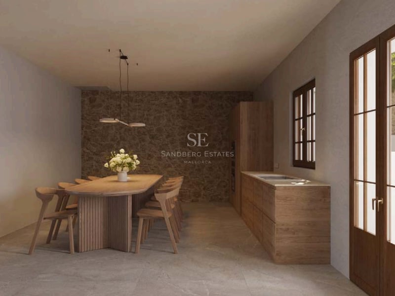 Salle à manger moderne avec table ovale en chêne, huit chaises, mur en pierre naturelle et lumière latérale.