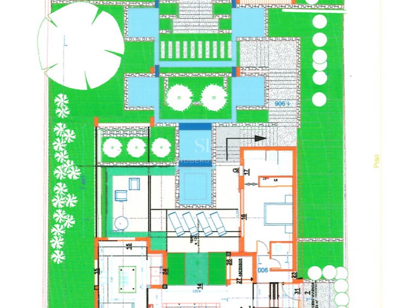 Plan architectural d'une villa de luxe comprenant piscine, jardin, garages et aménagement intérieur.
