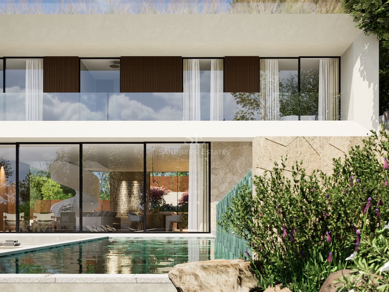 Extérieur d'une villa moderne de deux étages avec piscine turquoise, grandes baies vitrées et murs en pierre naturelle.