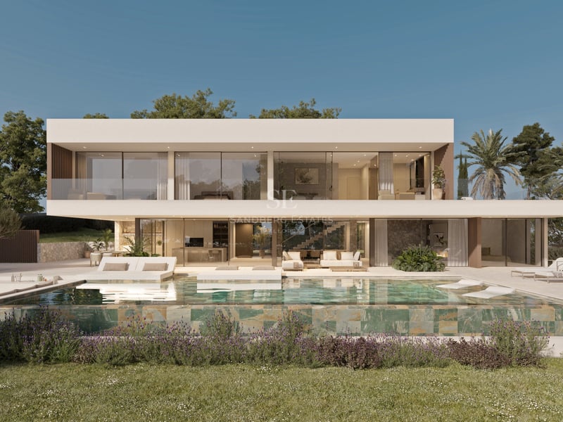 Villa moderne de deux étages avec de grandes baies vitrées et une piscine à débordement reflétant la façade.
