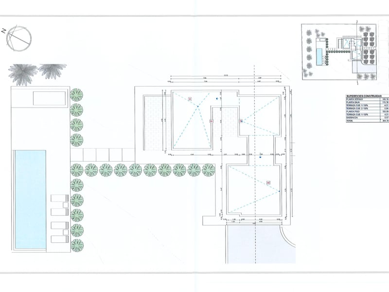 Plan architectural montrant l'implantation du bâtiment, la piscine, le jardin et les dimensions techniques.
