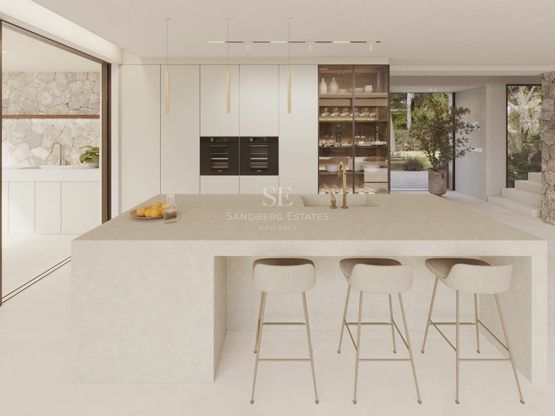 Une cuisine minimaliste et moderne dotée d'un grand îlot central en pierre, de tabourets beiges et de murs en pierre.