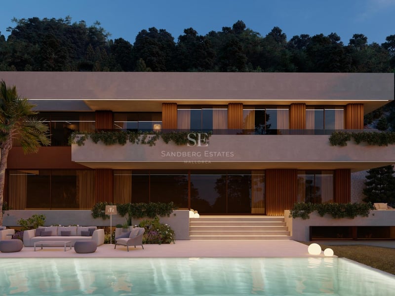 Villa contemporaine de deux étages avec piscine éclairée, salon de jardin et forêt en arrière-plan au crépuscule.