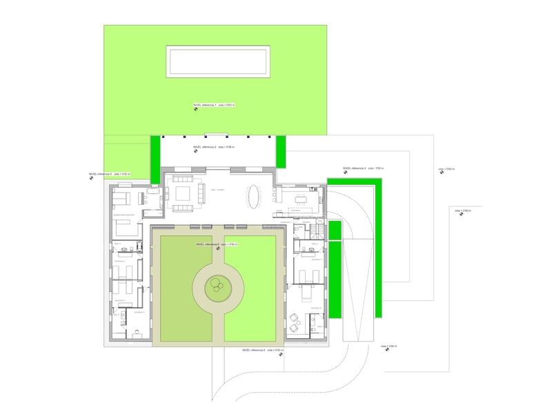 Plan d'architecture 2D montrant un patio central, six chambres, une piscine et des espaces de vie décloisonnés.