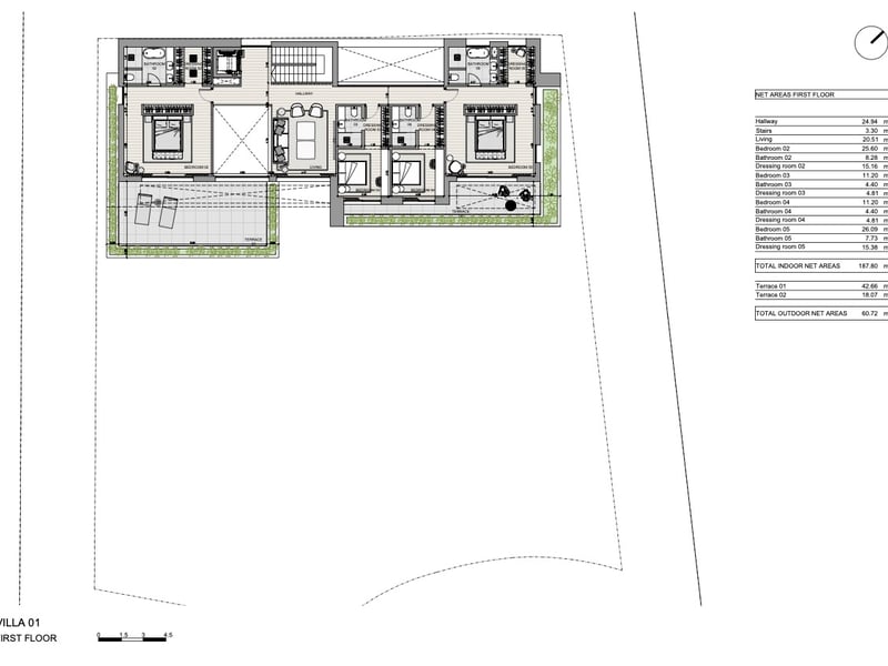 Plan architectural du premier étage montrant quatre chambres avec salles de bains privatives et grandes terrasses.