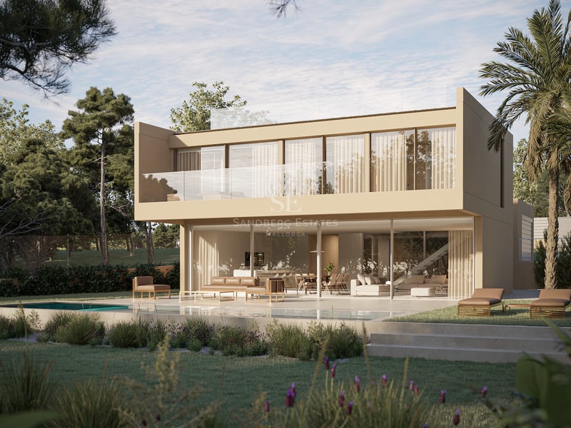 Extérieur d'une villa moderne de deux étages aux tons sable avec de grandes baies vitrées et une piscine privée.