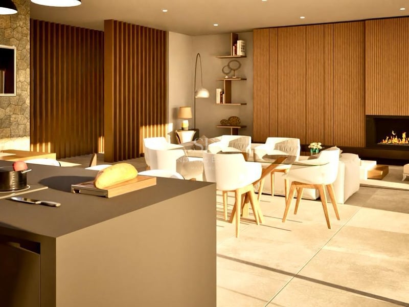 Grand salon moderne avec cheminée, salle à manger intégrée et finitions en bois haut de gamme.