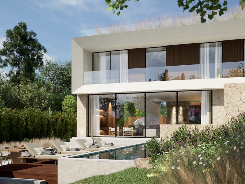 Villa moderne de deux étages avec façade vitrée, murs en pierre, piscine, chaises longues et aménagement paysager.